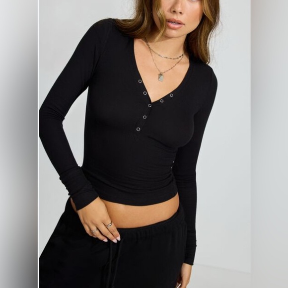 High Sierra Tops - High Sierra long sleeve tee. Green. Women’s medium. Cute. Fitted.‎